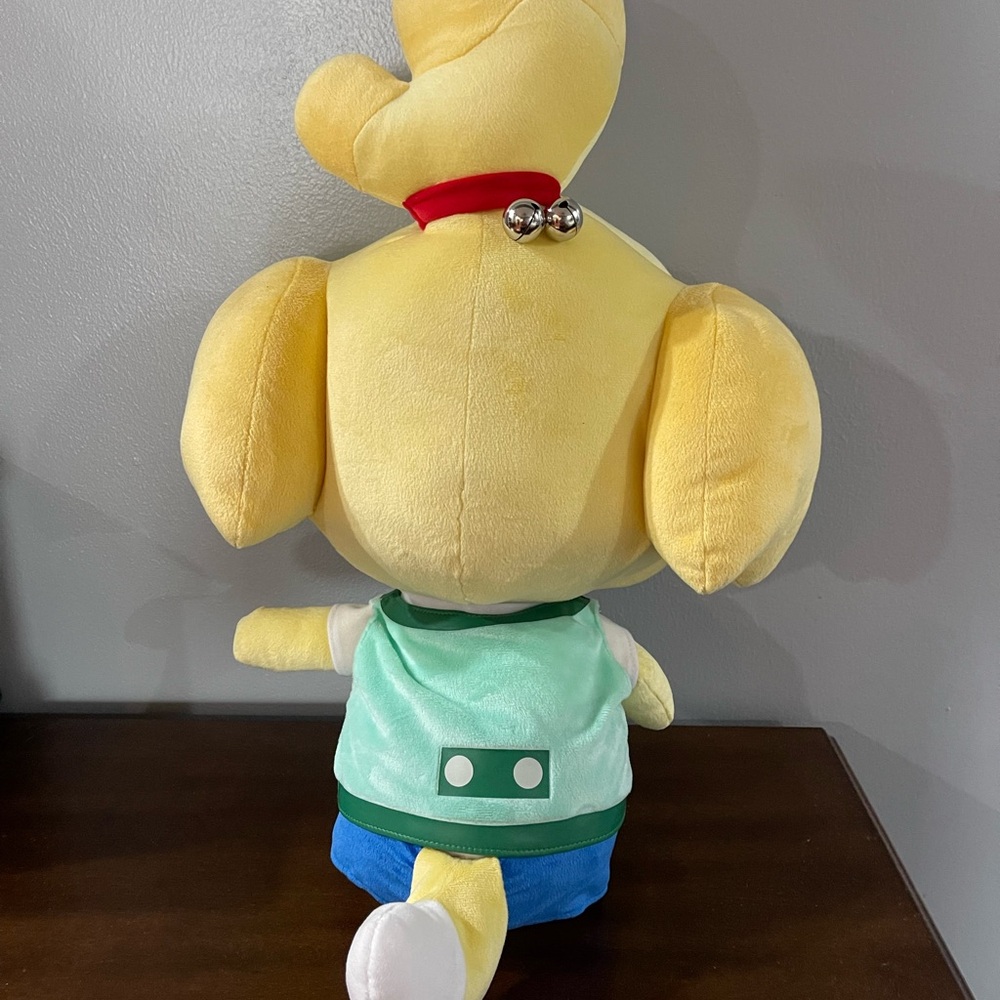 Animal Crossing Isabelle - Picture 2 of 3